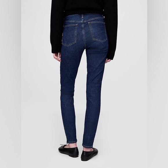 Gap's High Rise True Skinny Jeans in Dark Wash - Picture 8 of 8